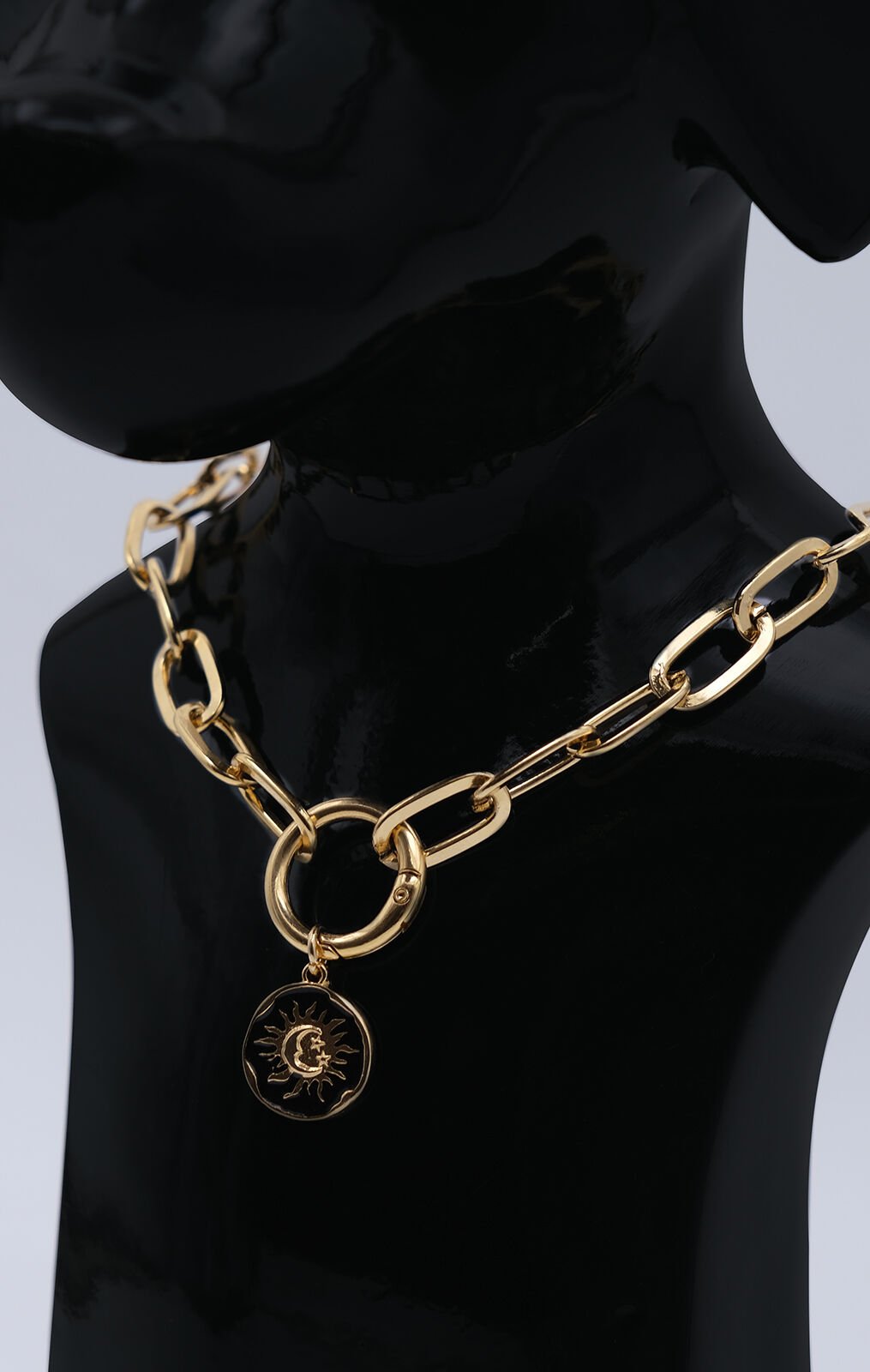 Köpek ve Kedi Altın Kaplama Siyah Mineli Güneş Tasarımlı Zincir Kolye